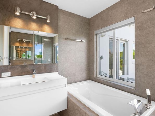 1024 Lenox Ave 4, Miami Beach FL 33139