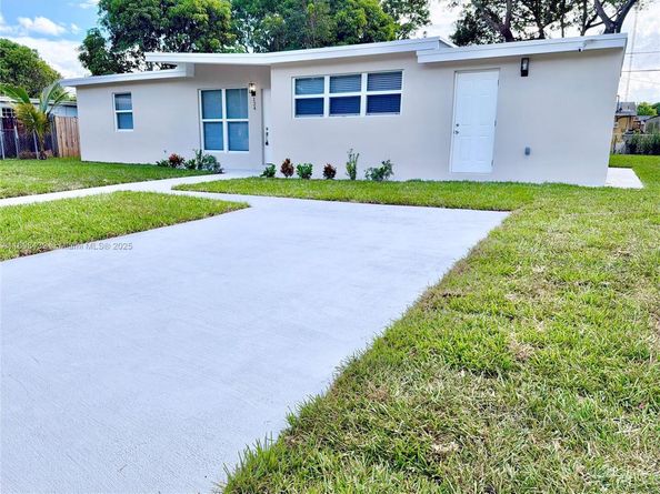 124 Harvard Rd, West Park FL 33023