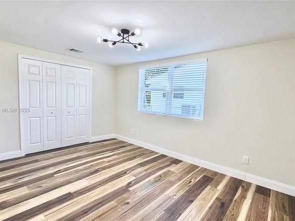 124 Harvard Rd, West Park FL 33023