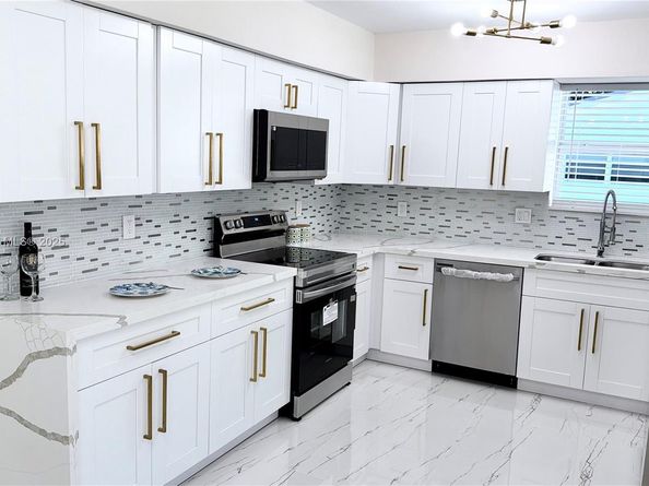 124 Harvard Rd, West Park FL 33023