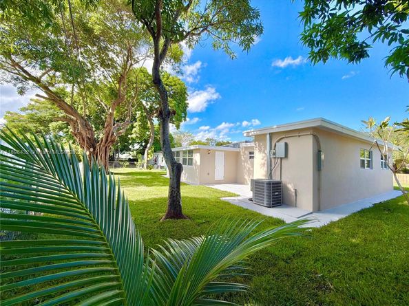 124 Harvard Rd, West Park FL 33023