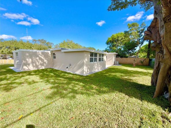 124 Harvard Rd, West Park FL 33023