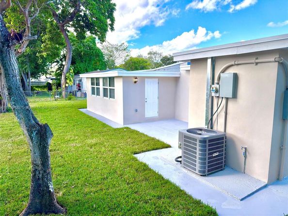 124 Harvard Rd, West Park FL 33023
