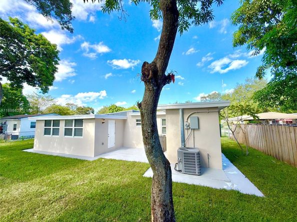 124 Harvard Rd, West Park FL 33023