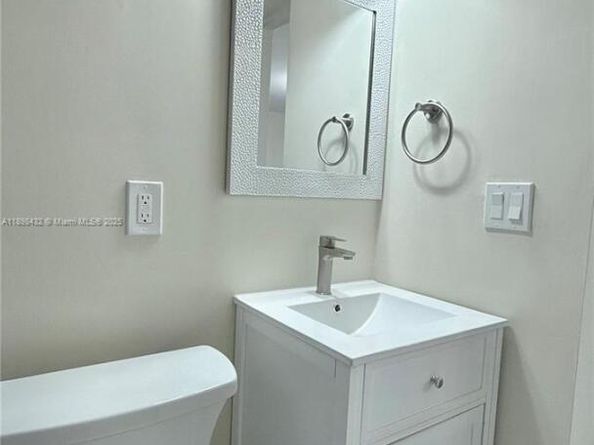 124 Harvard Rd, West Park FL 33023