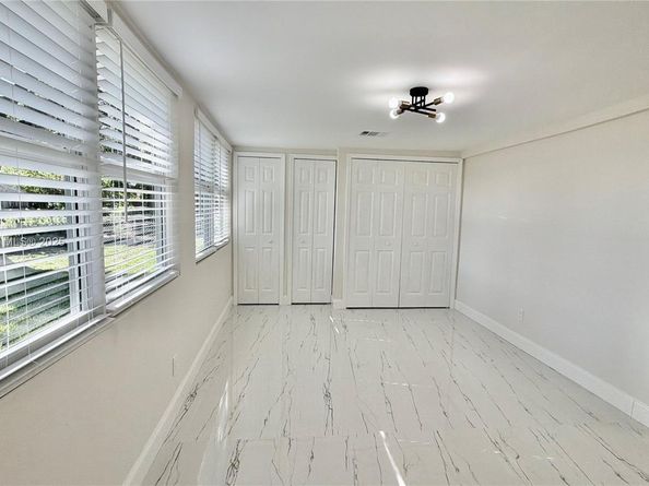 124 Harvard Rd, West Park FL 33023