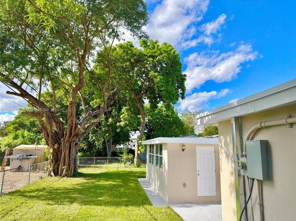124 Harvard Rd, West Park FL 33023