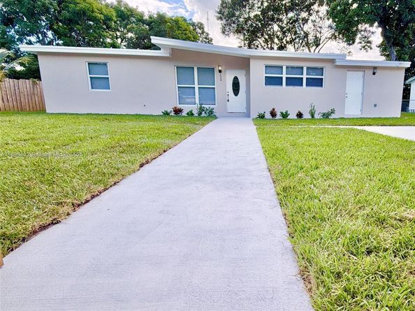 124 Harvard Rd, West Park FL 33023
