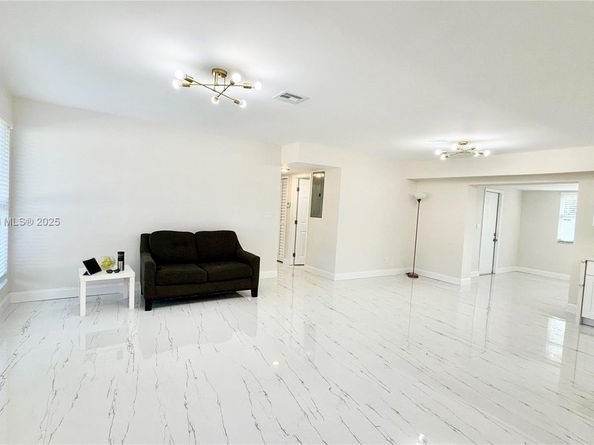 124 Harvard Rd, West Park FL 33023