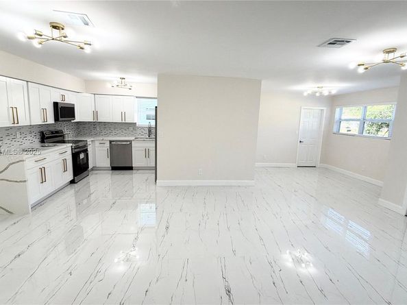 124 Harvard Rd, West Park FL 33023