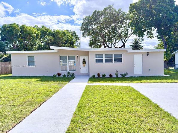 124 Harvard Rd, West Park FL 33023