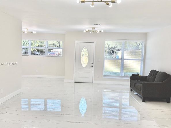 124 Harvard Rd, West Park FL 33023