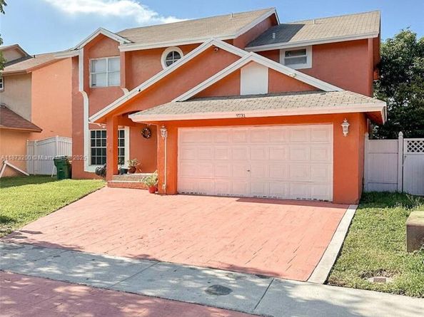 9731 SW 13th St, Pembroke Pines FL 33025