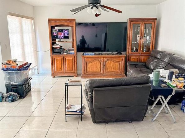 9731 SW 13th St, Pembroke Pines FL 33025
