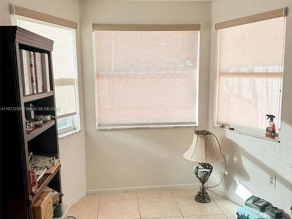 9731 SW 13th St, Pembroke Pines FL 33025