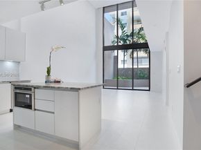 3034 Oak Ave TH2, Miami FL 33133