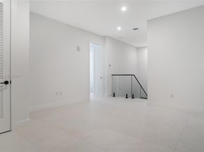 3034 Oak Ave TH2, Miami FL 33133
