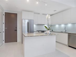 3034 Oak Ave TH2, Miami FL 33133