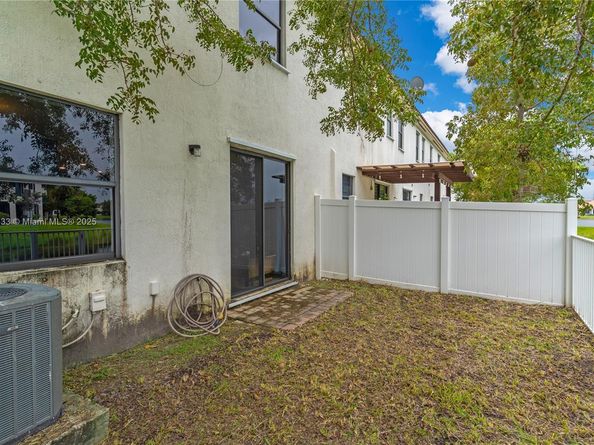 3371 W 94th Ter, Hialeah FL 33018