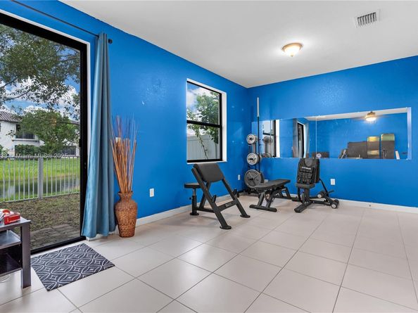 3371 W 94th Ter, Hialeah FL 33018