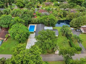 470 Petersburg Ter, Plantation FL 33325