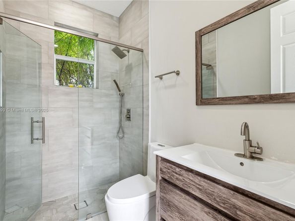 1371 Victoria Isle Dr, Weston FL 33327