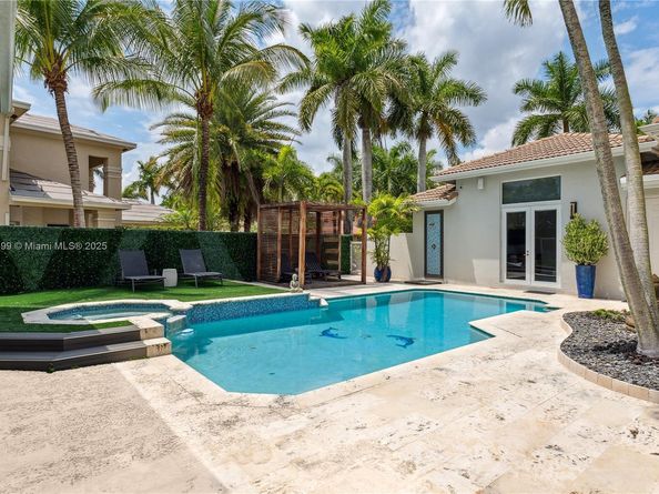 1371 Victoria Isle Dr, Weston FL 33327