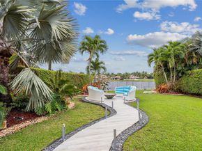 1371 Victoria Isle Dr, Weston FL 33327
