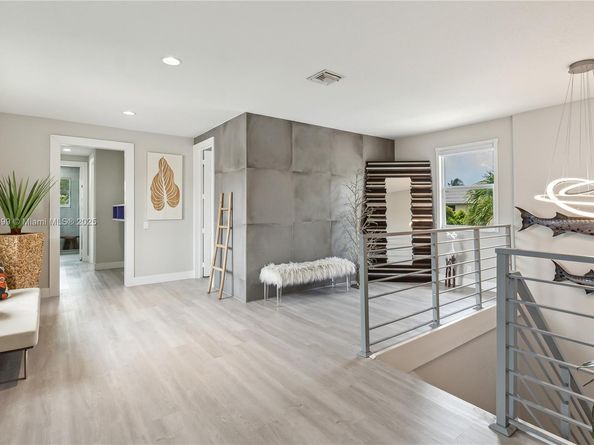 1371 Victoria Isle Dr, Weston FL 33327