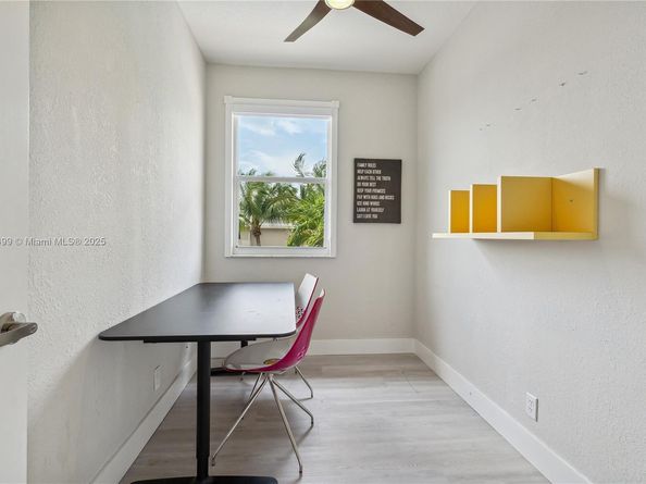 1371 Victoria Isle Dr, Weston FL 33327