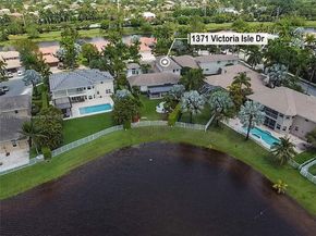 1371 Victoria Isle Dr, Weston FL 33327