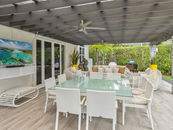 1371 Victoria Isle Dr, Weston FL 33327