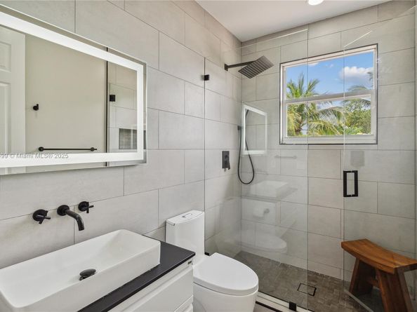 1371 Victoria Isle Dr, Weston FL 33327
