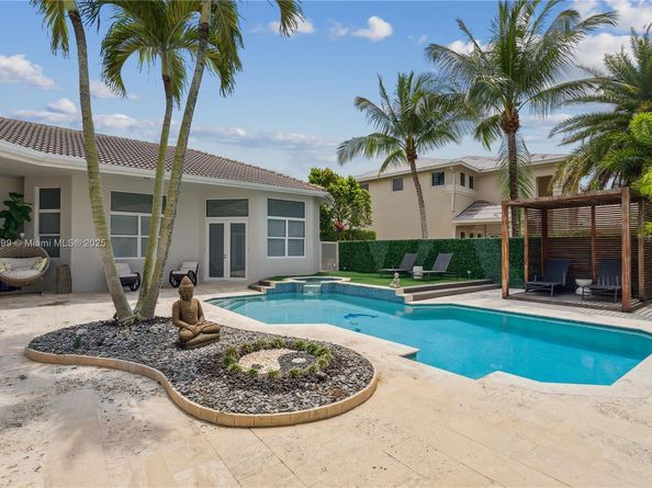 1371 Victoria Isle Dr, Weston FL 33327