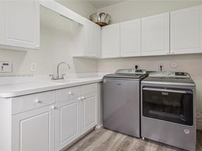 1371 Victoria Isle Dr, Weston FL 33327