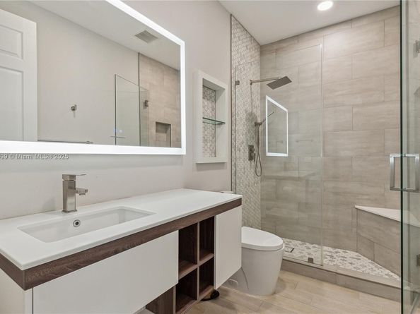 1371 Victoria Isle Dr, Weston FL 33327