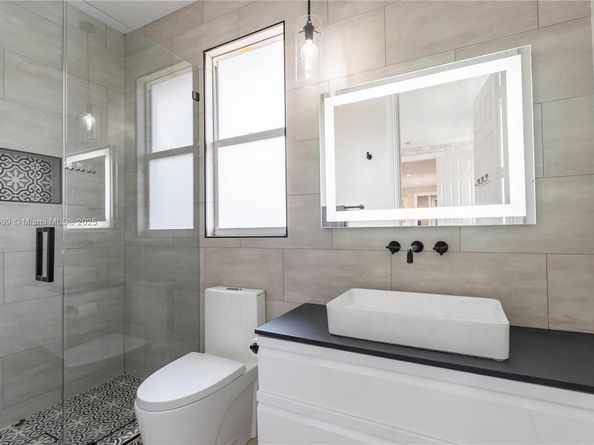 1371 Victoria Isle Dr, Weston FL 33327