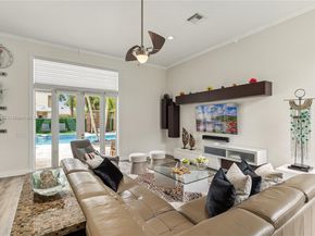 1371 Victoria Isle Dr, Weston FL 33327
