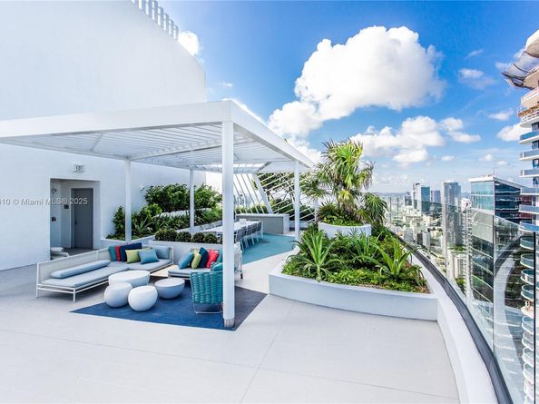 45 SW 9th St 3803, Miami FL 33130