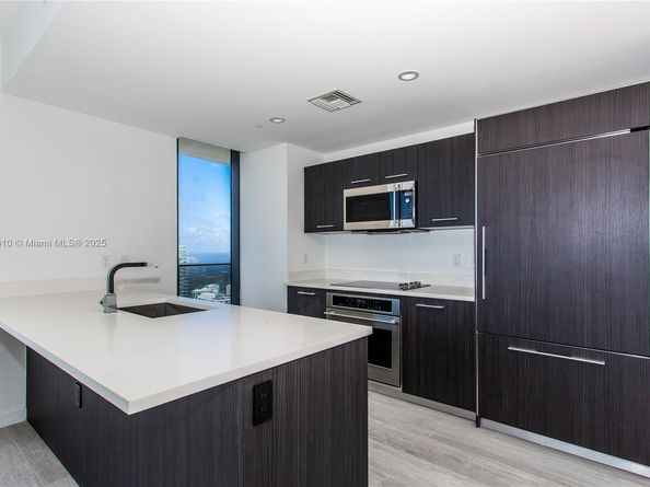 45 SW 9th St 3803, Miami FL 33130