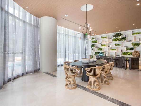 45 SW 9th St 3803, Miami FL 33130