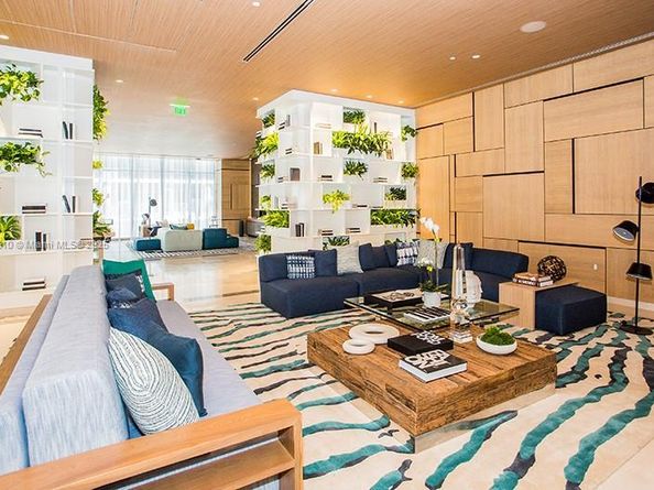 45 SW 9th St 3803, Miami FL 33130