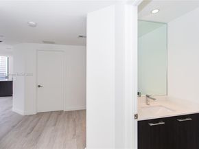 45 SW 9th St 3803, Miami FL 33130
