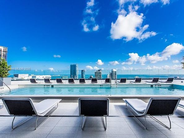 45 SW 9th St 3803, Miami FL 33130