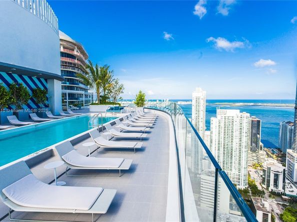 45 SW 9th St 3803, Miami FL 33130