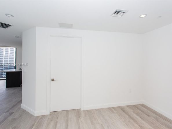 45 SW 9th St 3803, Miami FL 33130