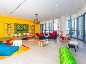 45 SW 9th St 3803, Miami FL 33130