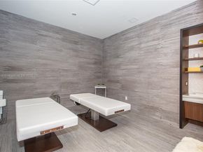 45 SW 9th St 3803, Miami FL 33130