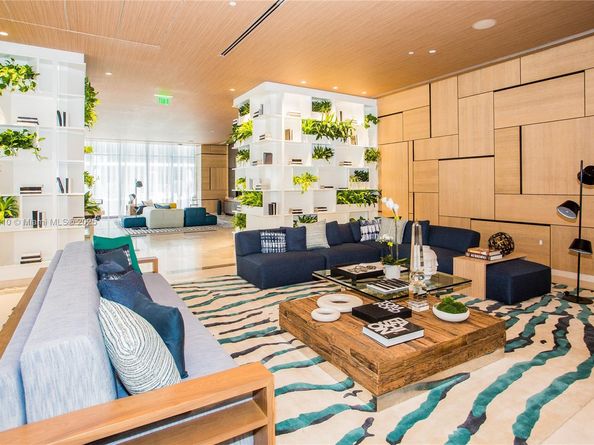 45 SW 9th St 3803, Miami FL 33130