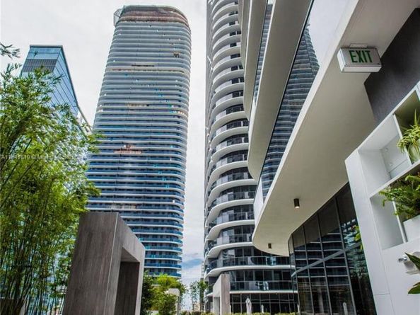 45 SW 9th St 3803, Miami FL 33130